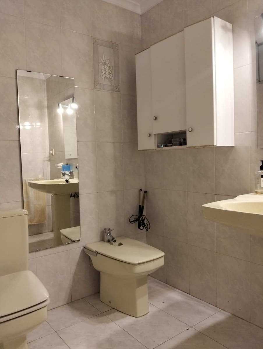 5 bedroom Flat for sale in Cordoba city - € 225,000 (Ref: 9748095)