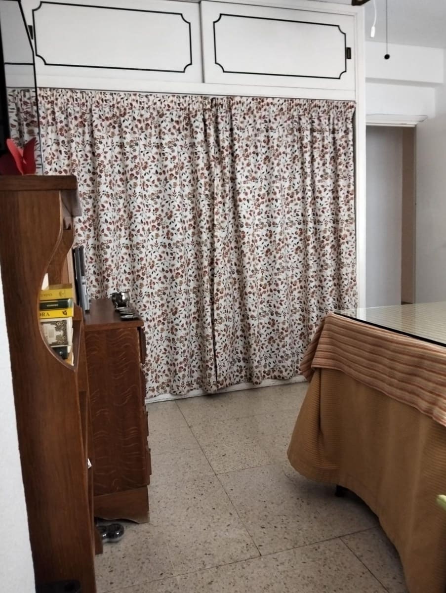 5 bedroom Flat for sale in Cordoba city - € 225,000 (Ref: 9748095)