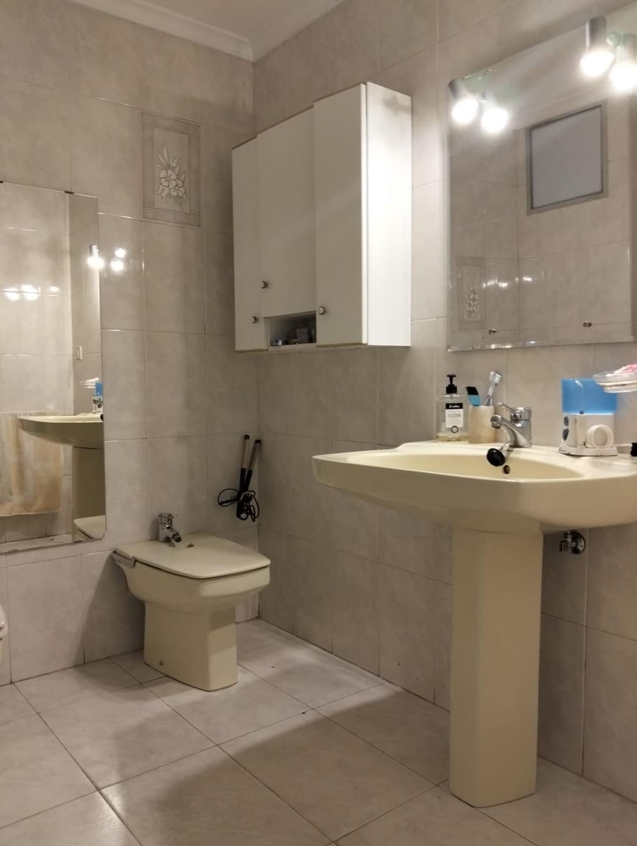 5 bedroom Flat for sale in Cordoba city - € 225,000 (Ref: 9748095)