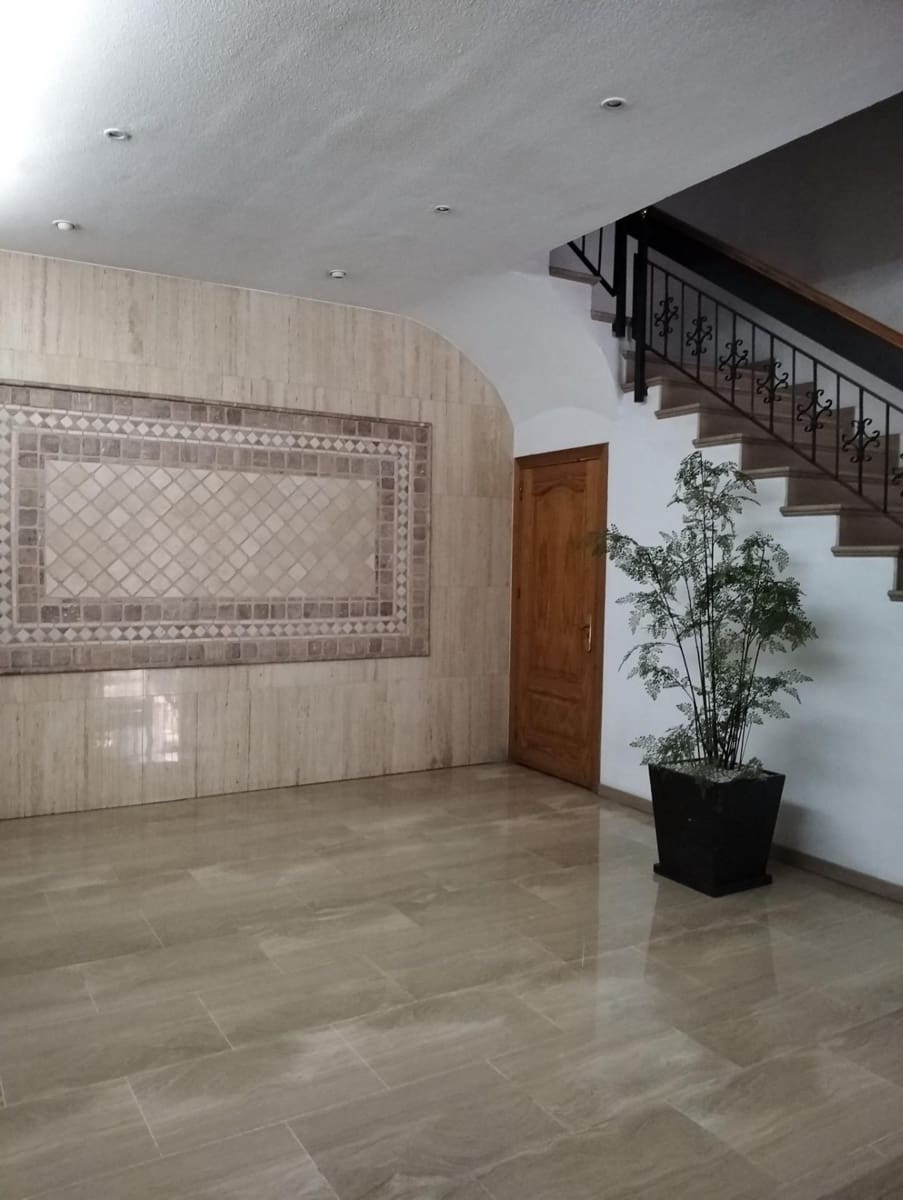 5 bedroom Flat for sale in Cordoba city - € 225,000 (Ref: 9748095)