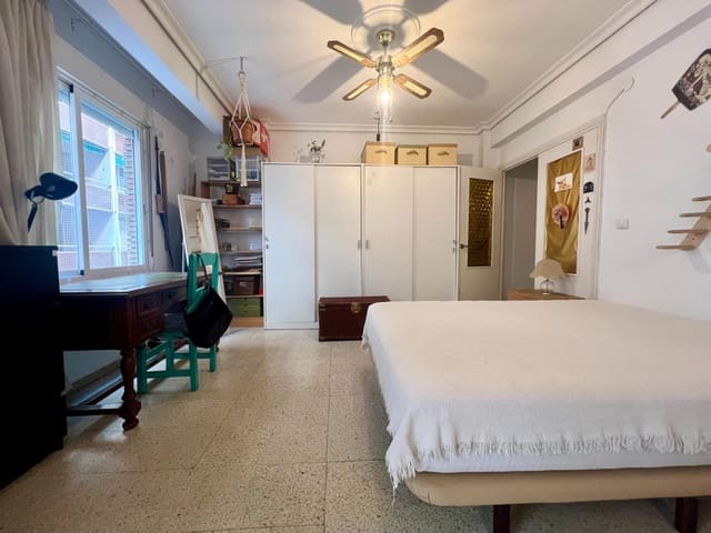 5 sovrum Lägenhet till salu i Córdoba stad - 225 000 € (Ref: 9748095)