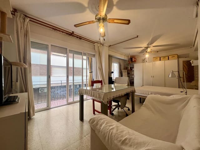 5 sovrum Lägenhet till salu i Córdoba stad - 225 000 € (Ref: 9748095)