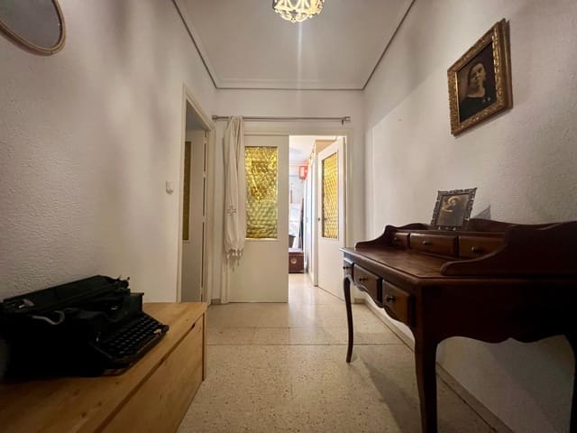 5 sovrum Lägenhet till salu i Córdoba stad - 225 000 € (Ref: 9748095)