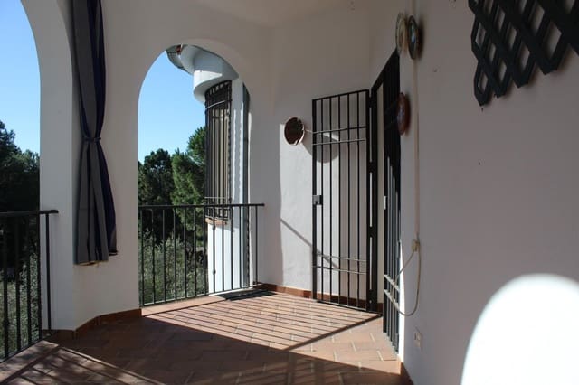 4 soveværelse Villa til salg i Córdoba by med garage - € 190.000 (Ref: 9762060)