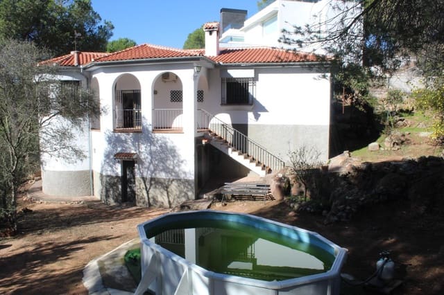 4 soveværelse Villa til salg i Córdoba by med garage - € 190.000 (Ref: 9762060)