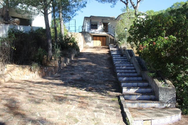 4 soveværelse Villa til salg i Córdoba by med garage - € 190.000 (Ref: 9762060)