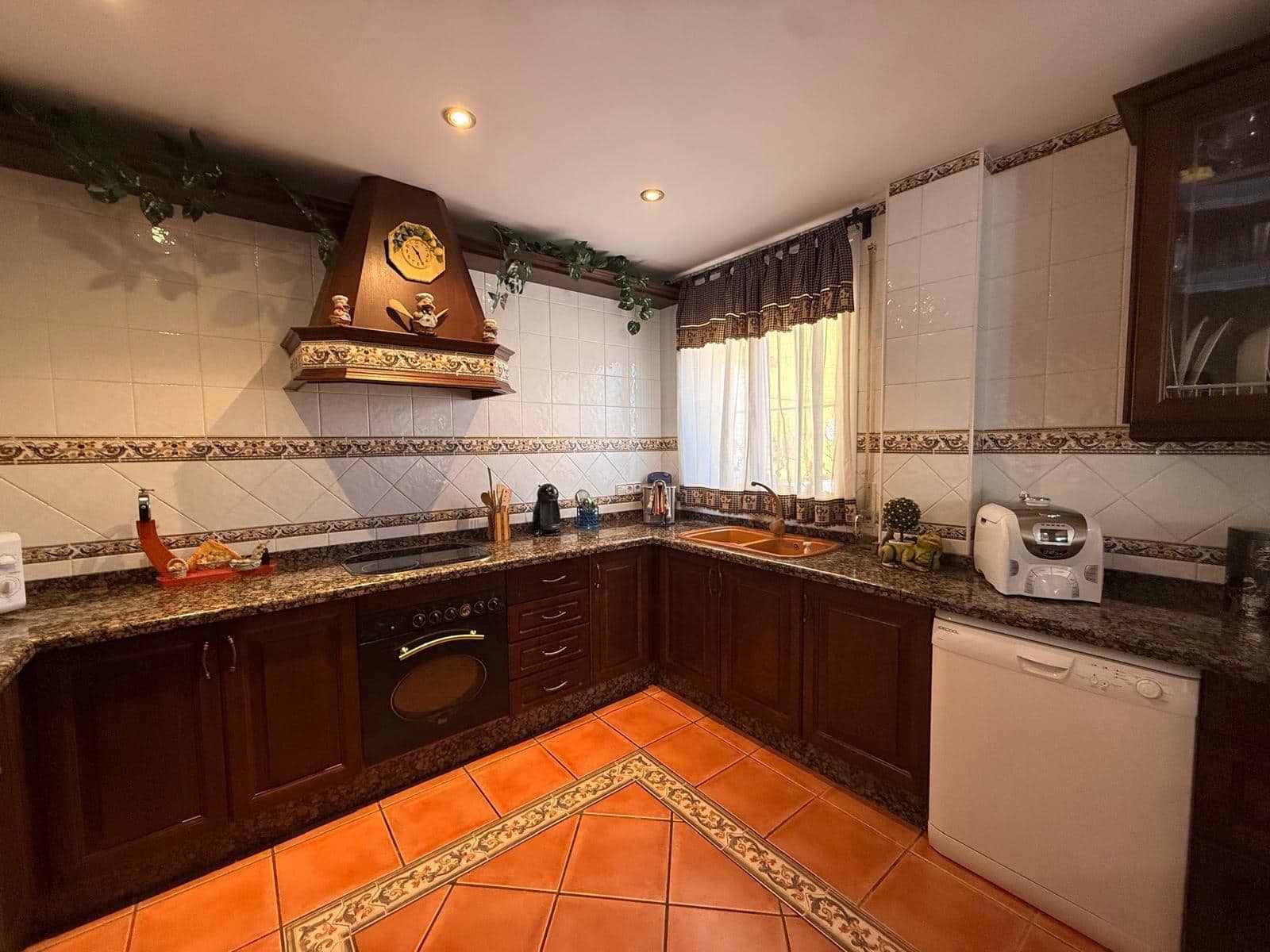 3 soveværelse Byhus til salg i Antequera med garage - € 385.000 (Ref: 9780673)