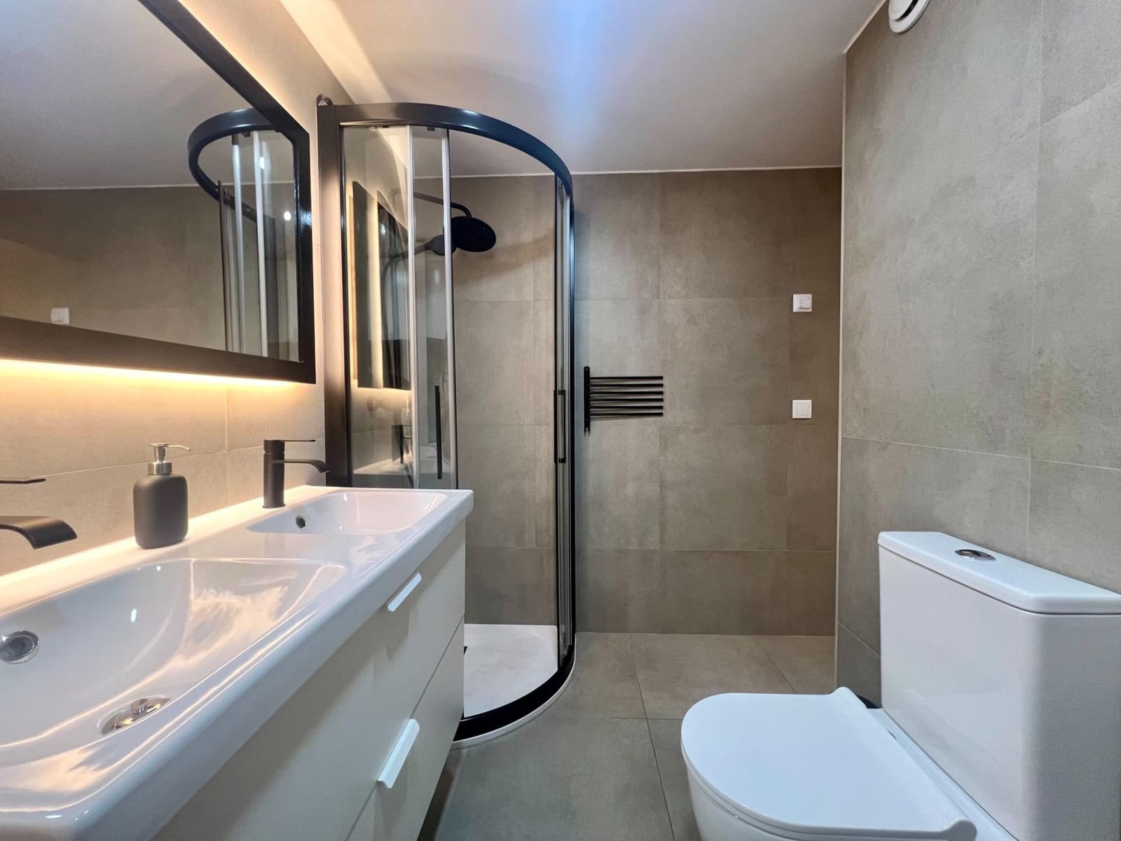 3 soveværelse Lejlighed til salg i Cordoba by - € 225.000 (Ref: 9784544)