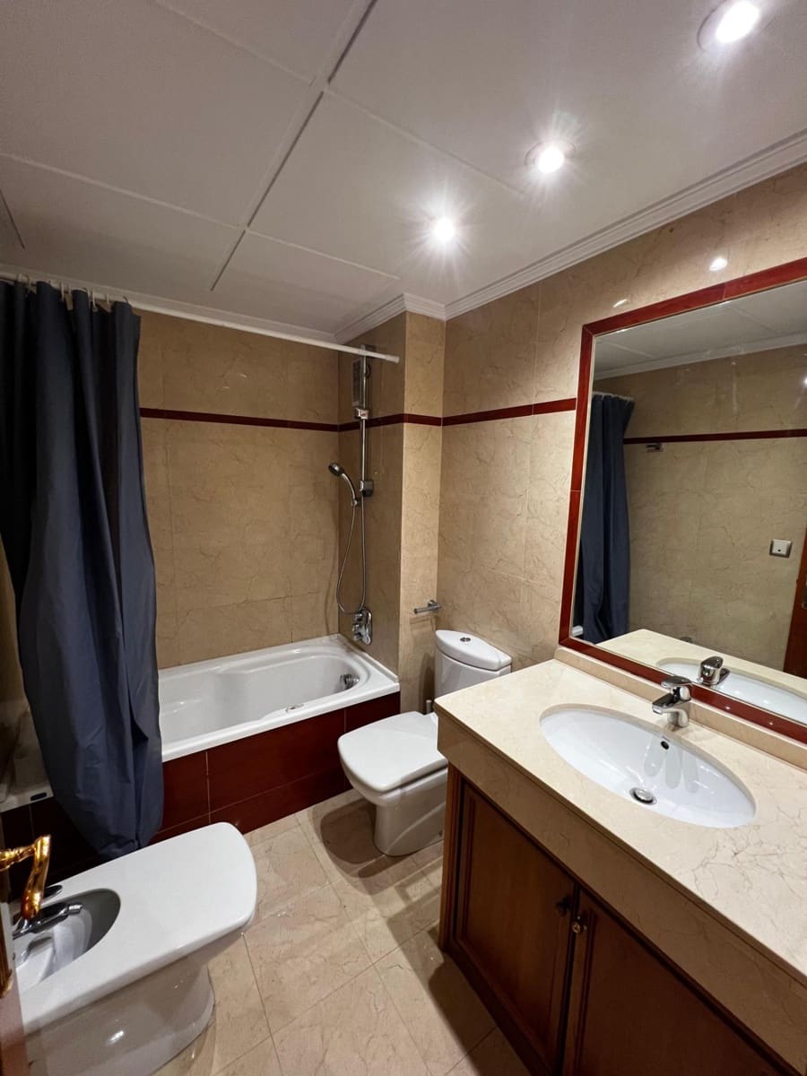 2 quarto Apartamento para arrendar em Cordova cidade com garagem - 950 € (Ref: 9788485)