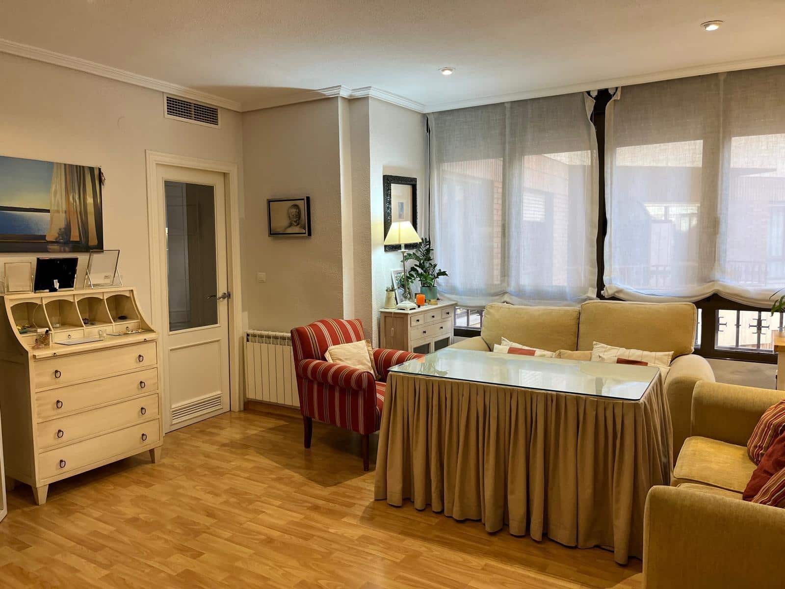 2 soveværelse Lejlighed til leje i Cordoba by med garage - € 750 (Ref: 9788486)