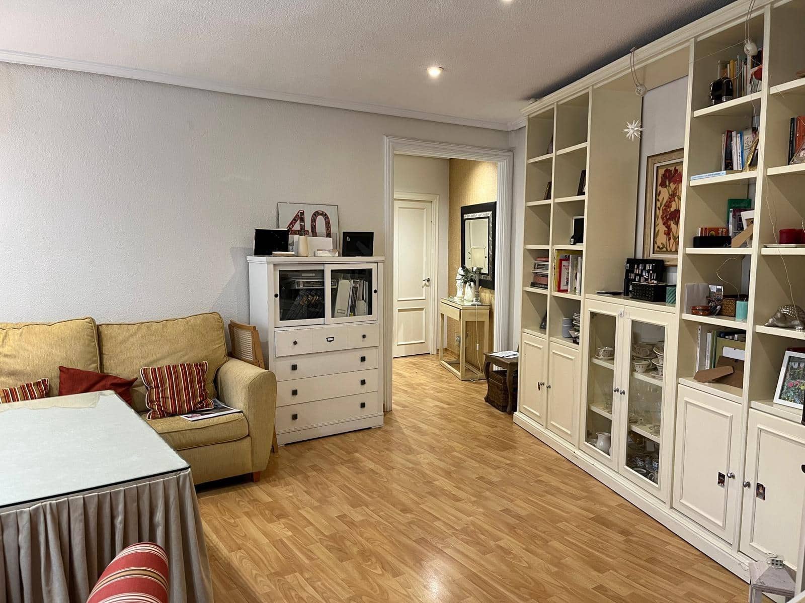 2 soveværelse Lejlighed til leje i Cordoba by med garage - € 750 (Ref: 9788486)