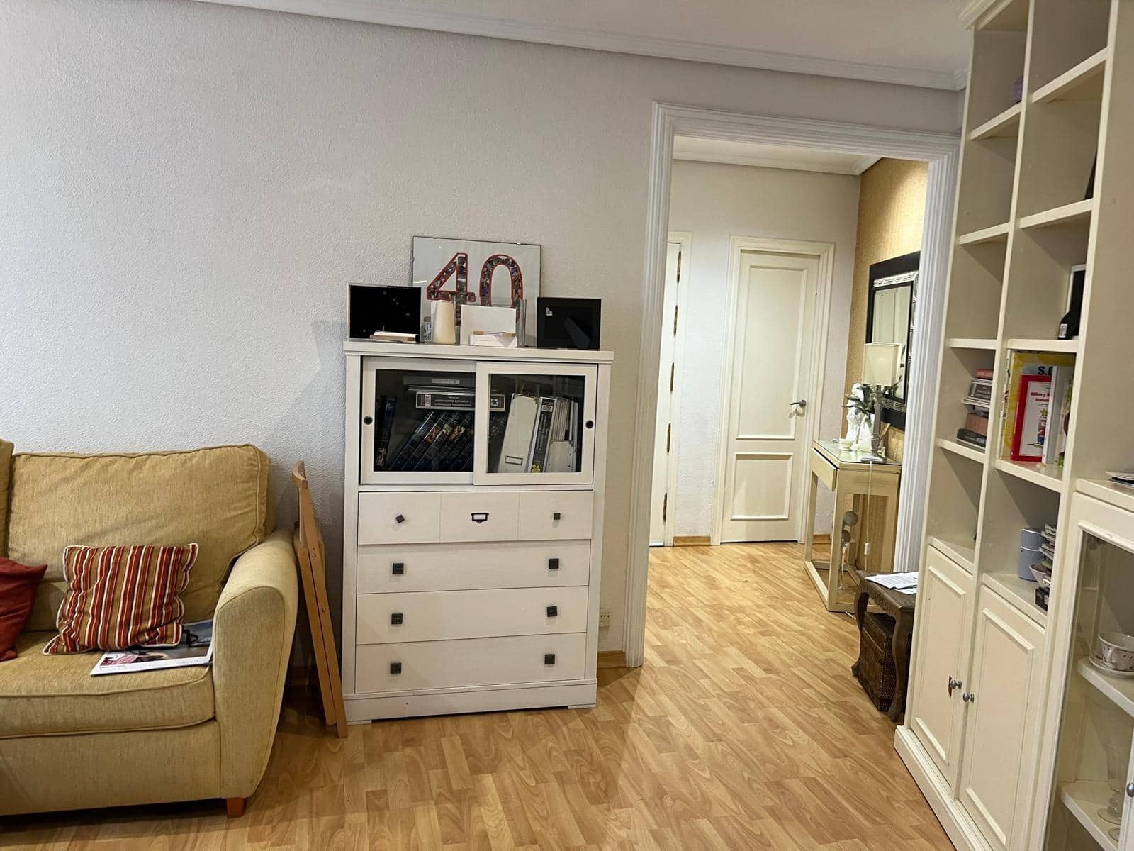 2 soveværelse Lejlighed til leje i Cordoba by med garage - € 750 (Ref: 9788486)