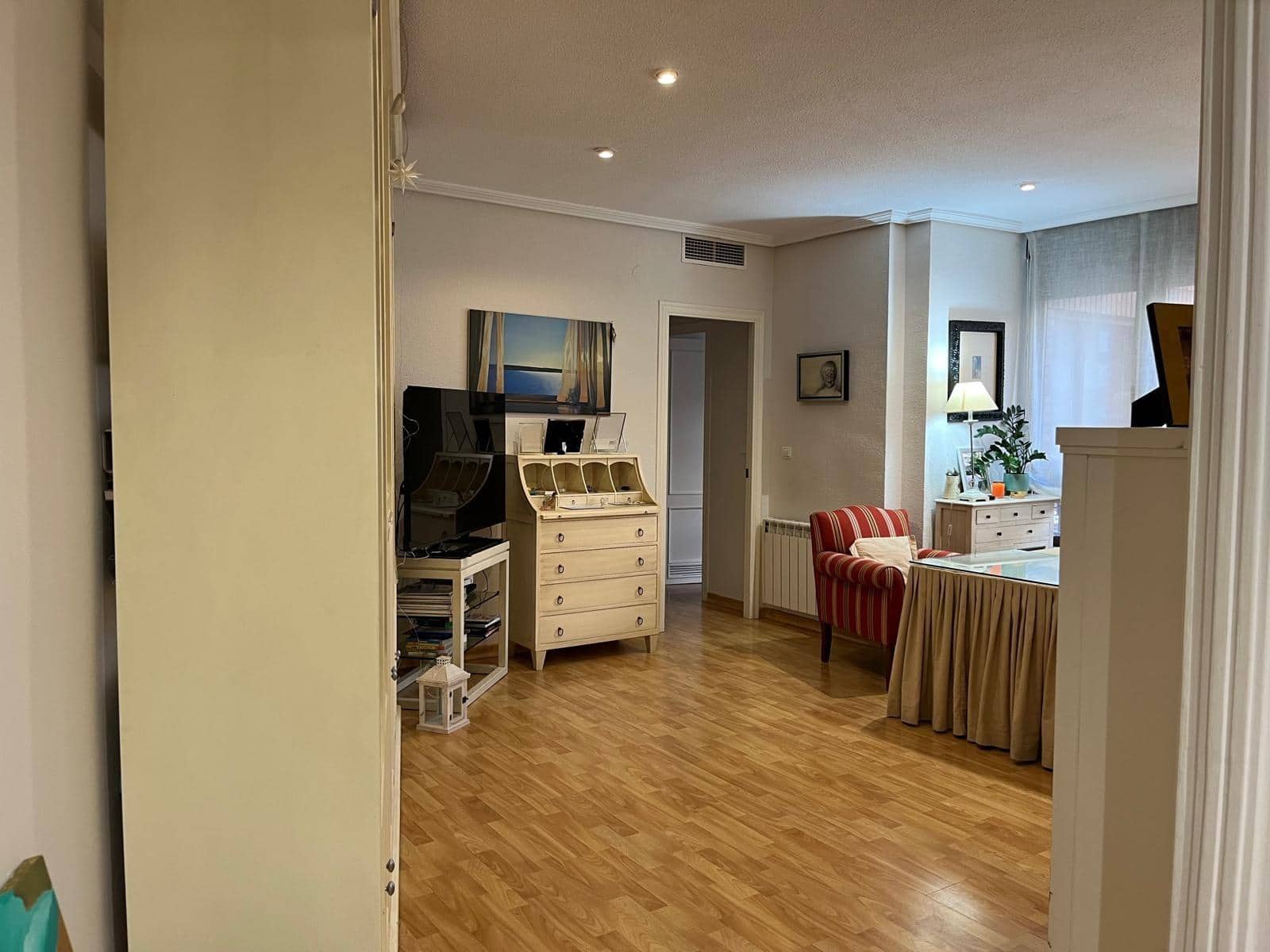 2 soveværelse Lejlighed til leje i Cordoba by med garage - € 750 (Ref: 9788486)