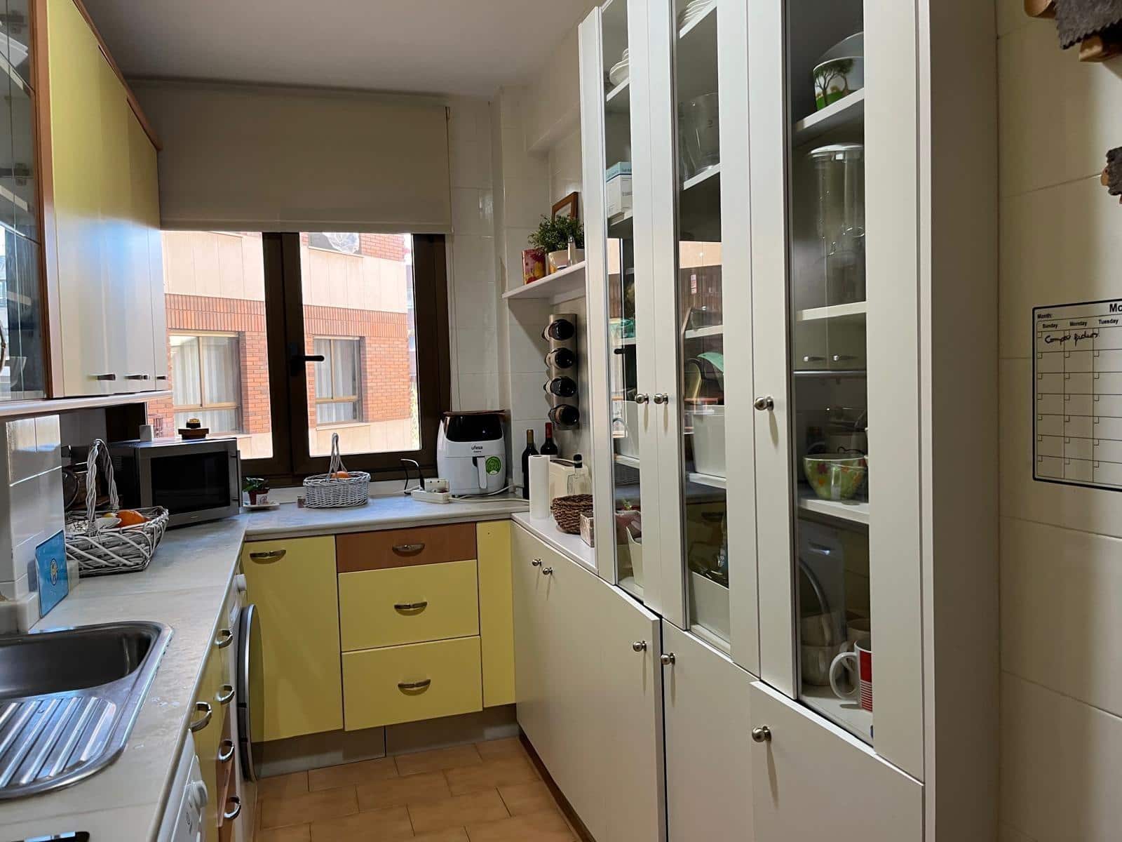 2 soveværelse Lejlighed til leje i Cordoba by med garage - € 750 (Ref: 9788486)