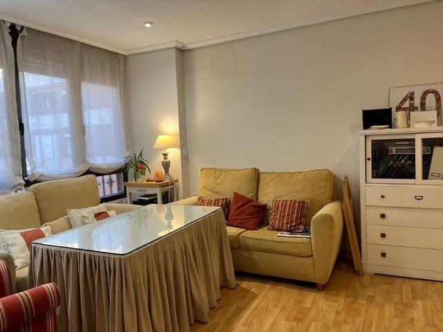 2 makuuhuone Asunto vuokrattavana paikassa Centro, Córdoba kaupunki mukana 
autotalli - 750 € (Ref: 9788486)