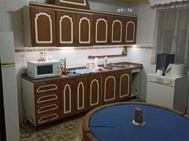 7 soverom Hus til salgs i San Sebastián de los Ballesteros med garasje - € 148 000 (Ref: 9788487)