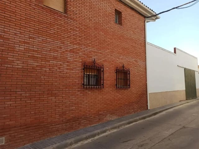 7 soverom Hus til salgs i San Sebastián de los Ballesteros med garasje - € 148 000 (Ref: 9788487)