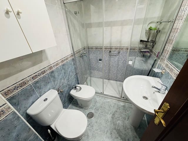3 makuuhuone Asunto myytävänä paikassa Córdoba kaupunki - 163 900 € (Ref: 9815930)