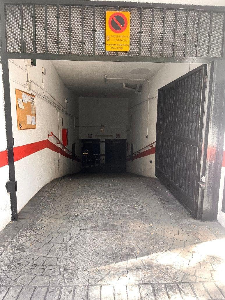 Garage til salg i Cordoba by - € 22.000 (Ref: 9818311)