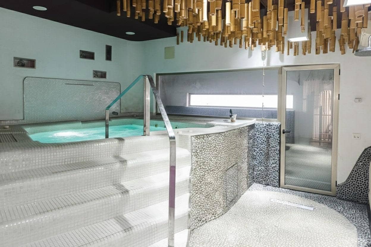 Erhverv til salg i Cordoba by med swimmingpool - € 219.000 (Ref: 9820606)