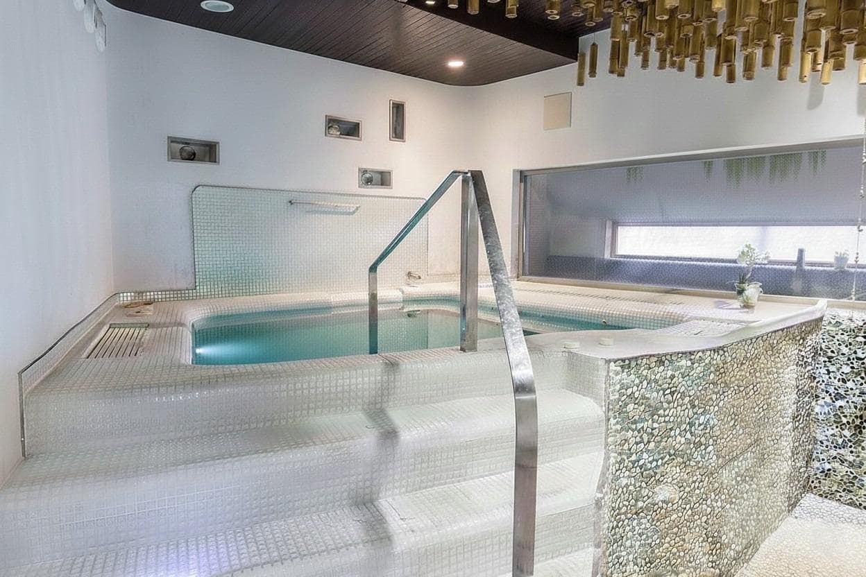 Erhverv til salg i Cordoba by med swimmingpool - € 219.000 (Ref: 9820606)