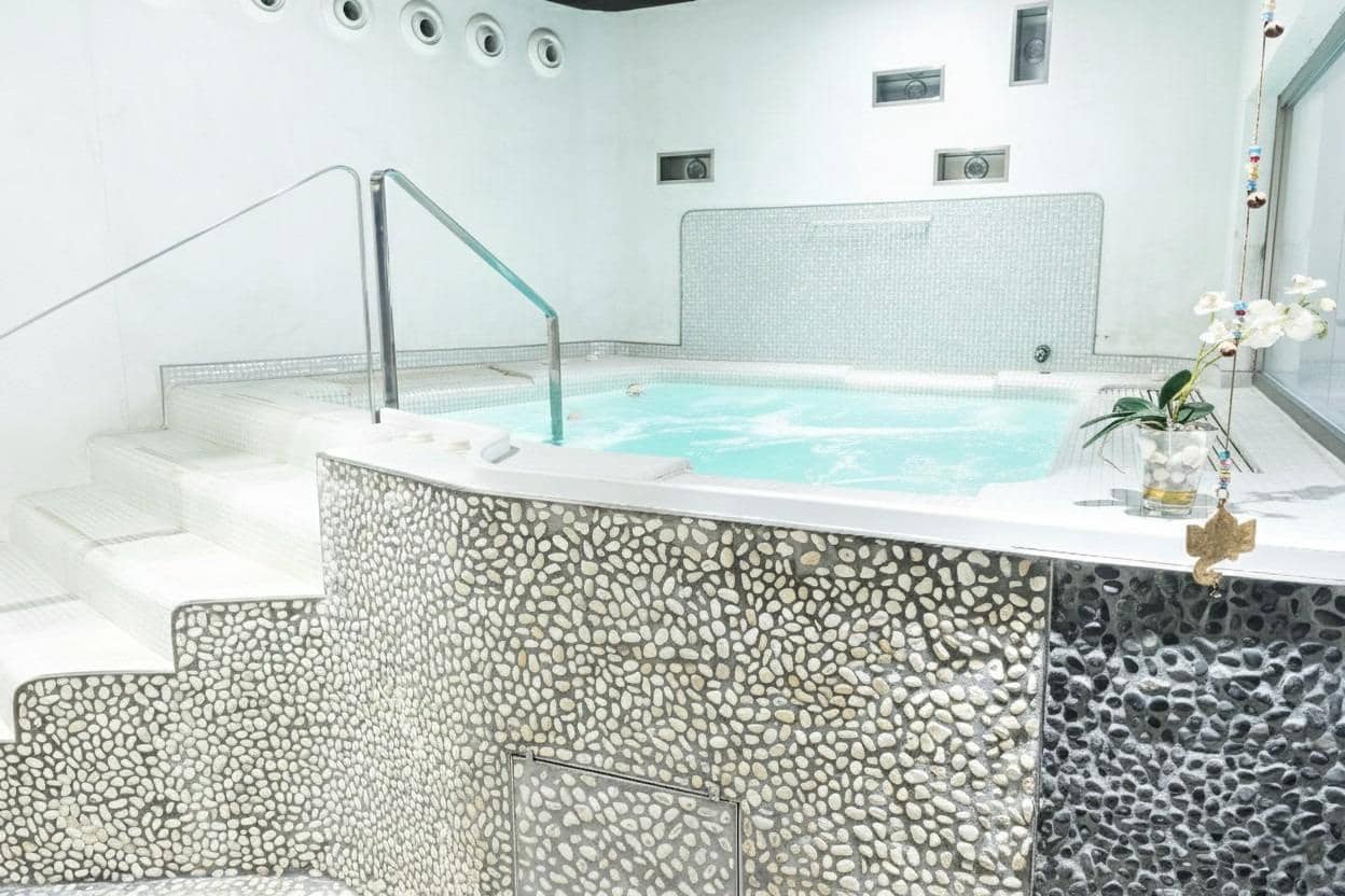 Erhverv til salg i Cordoba by med swimmingpool - € 219.000 (Ref: 9820606)