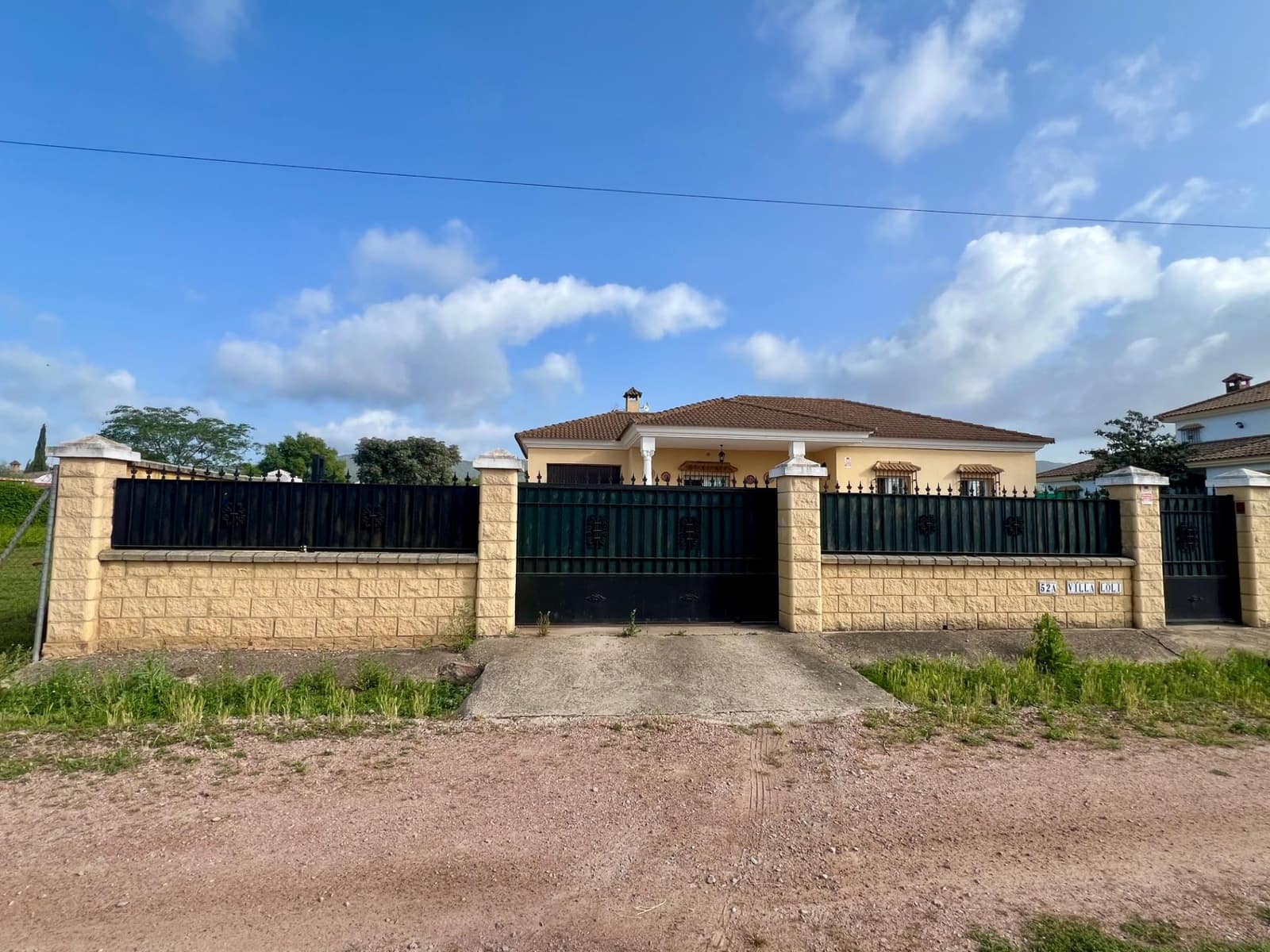 4 soveværelse Villa til salg i El Higueron med swimmingpool garage - € 230.000 (Ref: 9820608)
