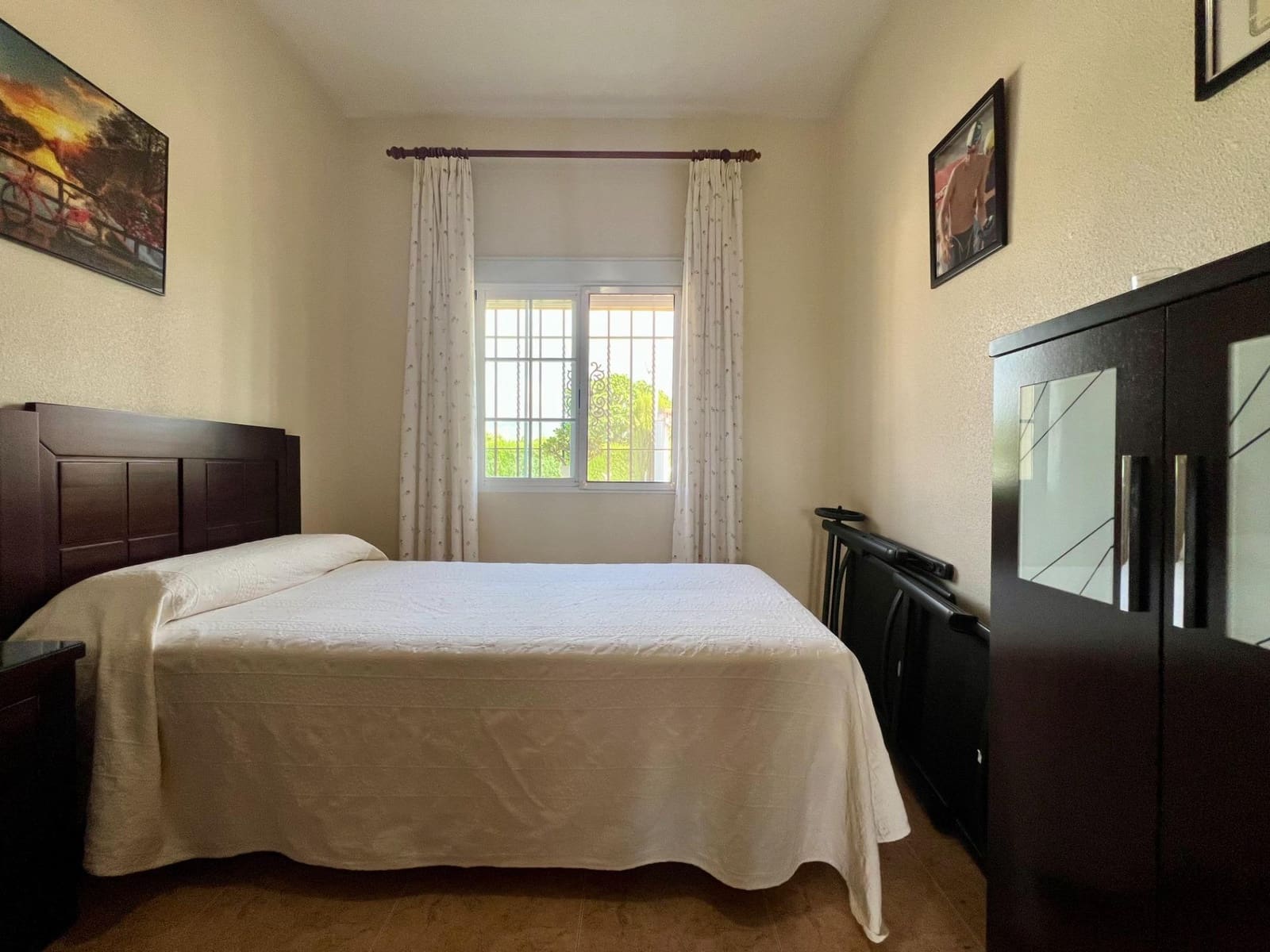4 soveværelse Villa til salg i El Higueron med swimmingpool garage - € 230.000 (Ref: 9820608)