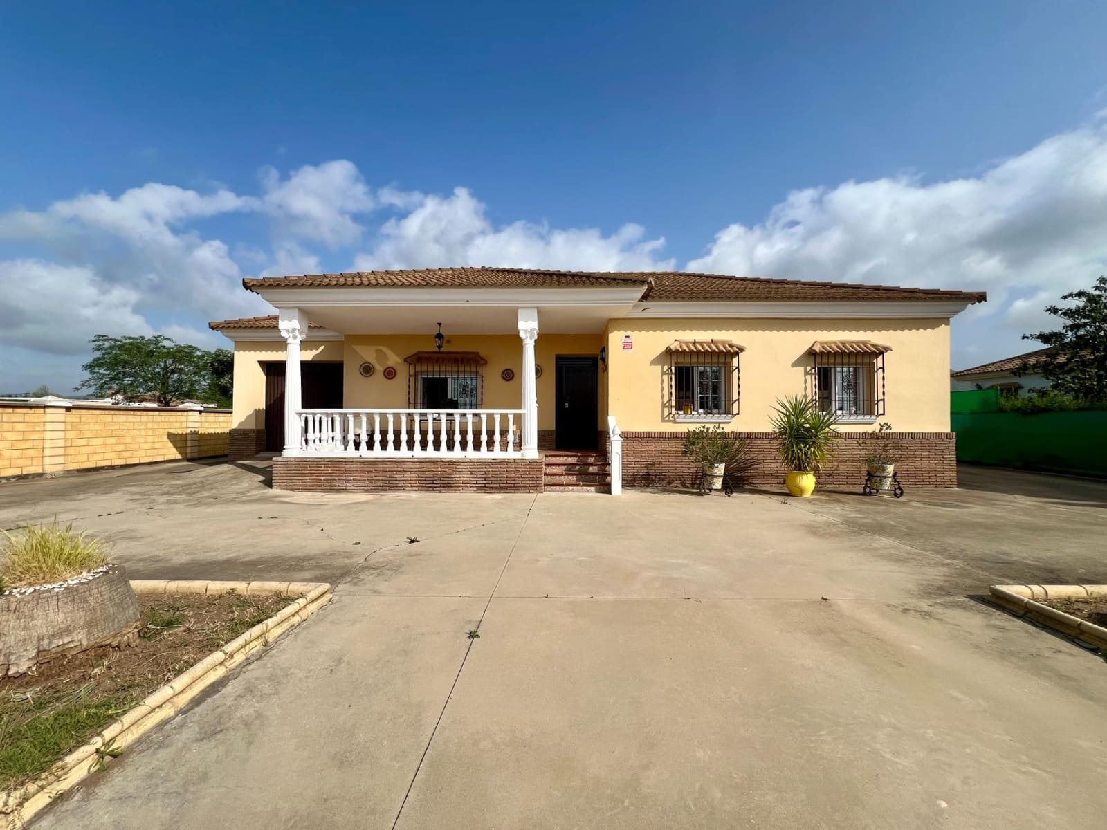 4 soveværelse Villa til salg i El Higueron med swimmingpool garage - € 230.000 (Ref: 9820608)