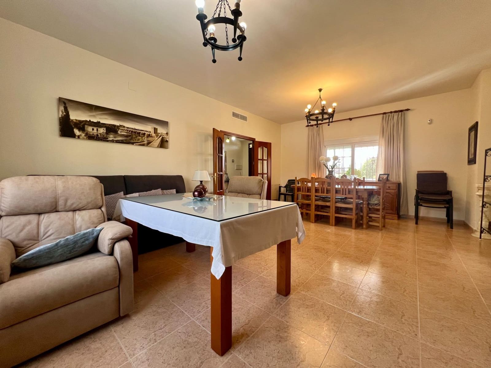 4 soveværelse Villa til salg i El Higueron med swimmingpool garage - € 230.000 (Ref: 9820608)