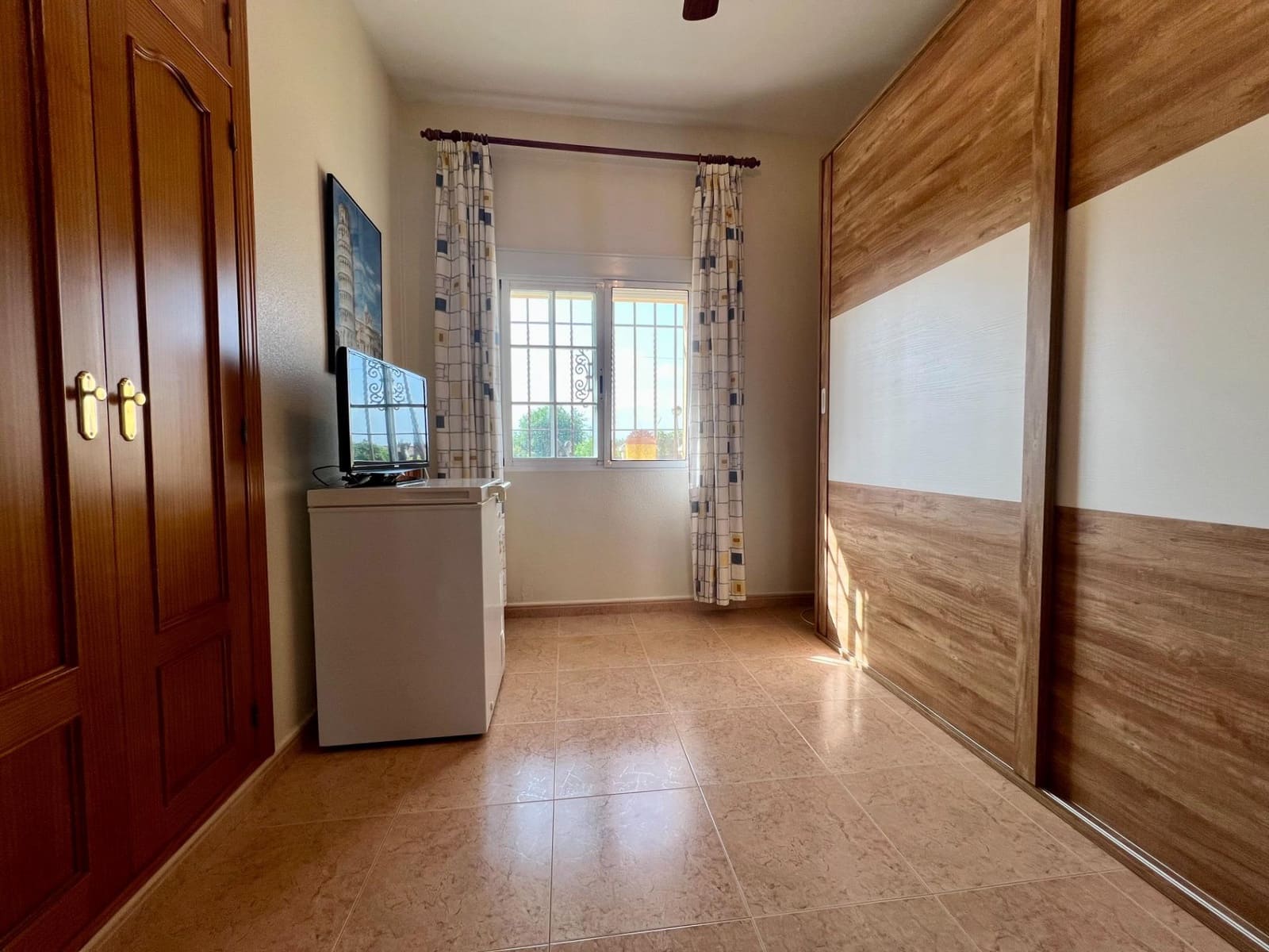 4 soveværelse Villa til salg i El Higueron med swimmingpool garage - € 230.000 (Ref: 9820608)