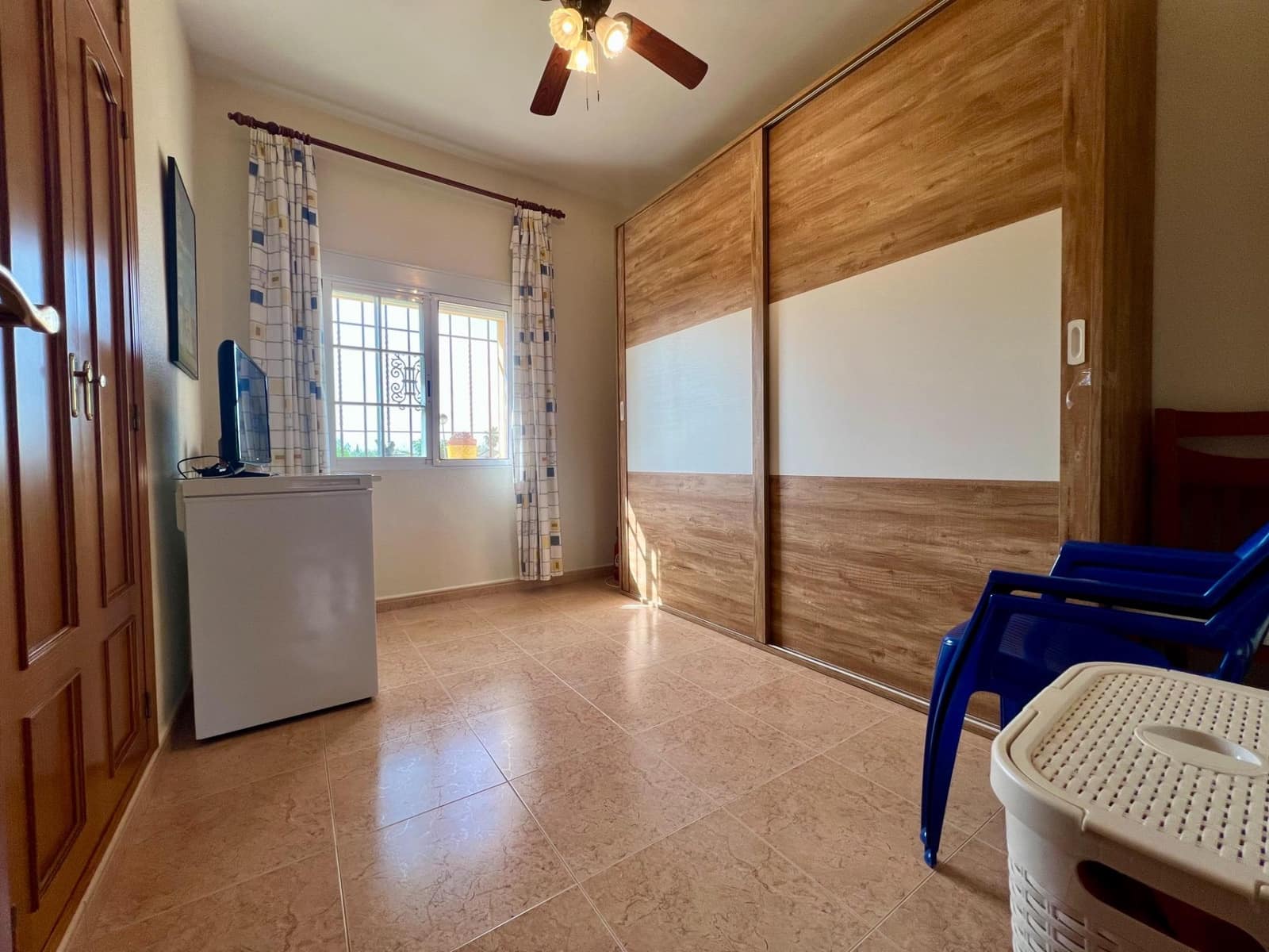 4 soveværelse Villa til salg i El Higueron med swimmingpool garage - € 230.000 (Ref: 9820608)