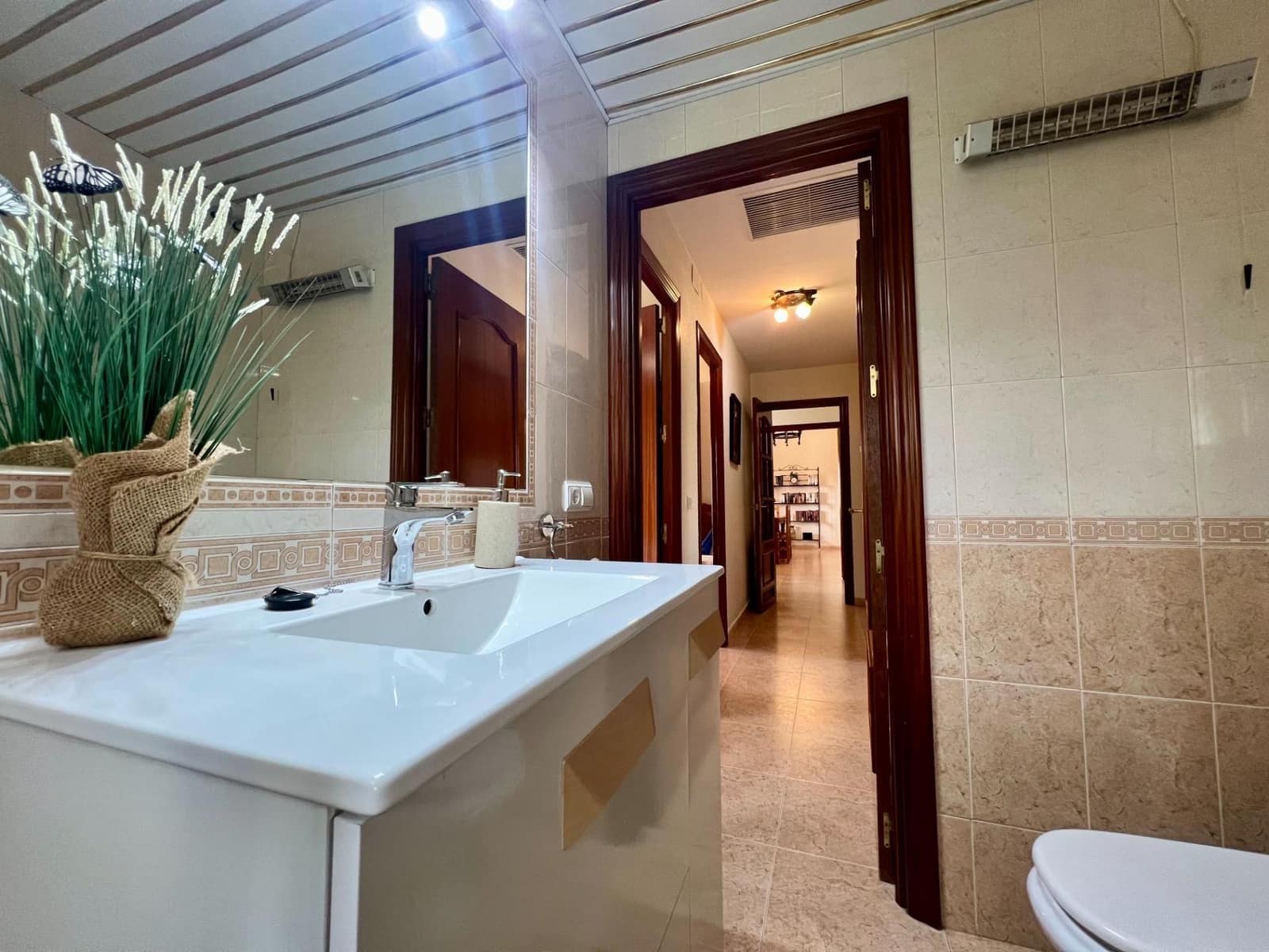 4 soveværelse Villa til salg i El Higueron med swimmingpool garage - € 230.000 (Ref: 9820608)