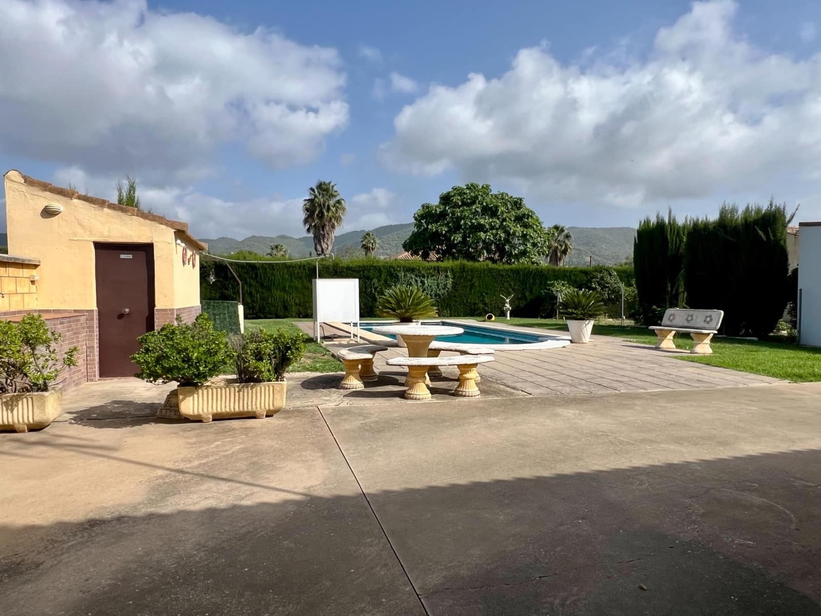 4 soveværelse Villa til salg i El Higueron med swimmingpool garage - € 230.000 (Ref: 9820608)