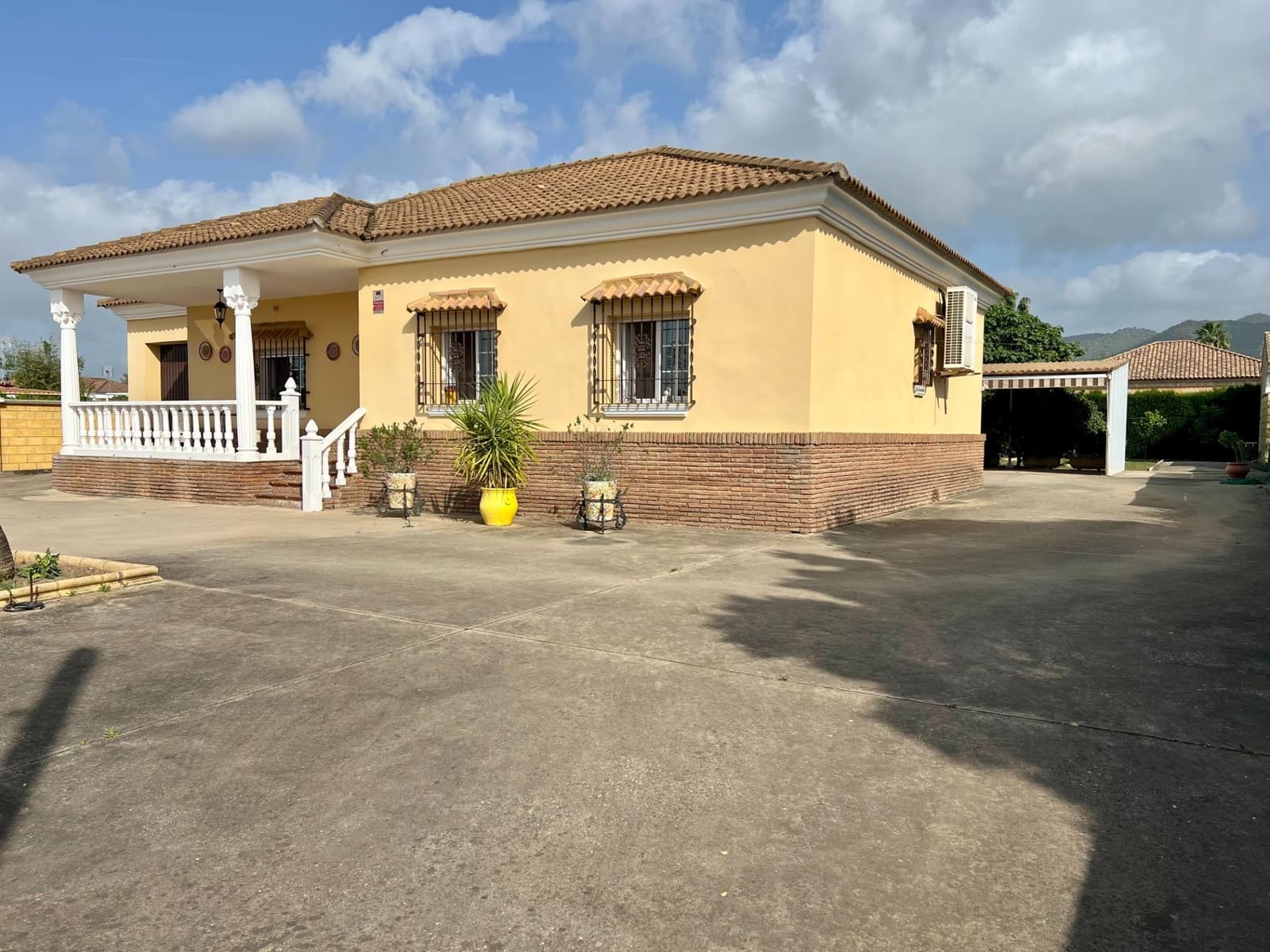4 soveværelse Villa til salg i El Higueron med swimmingpool garage - € 230.000 (Ref: 9820608)