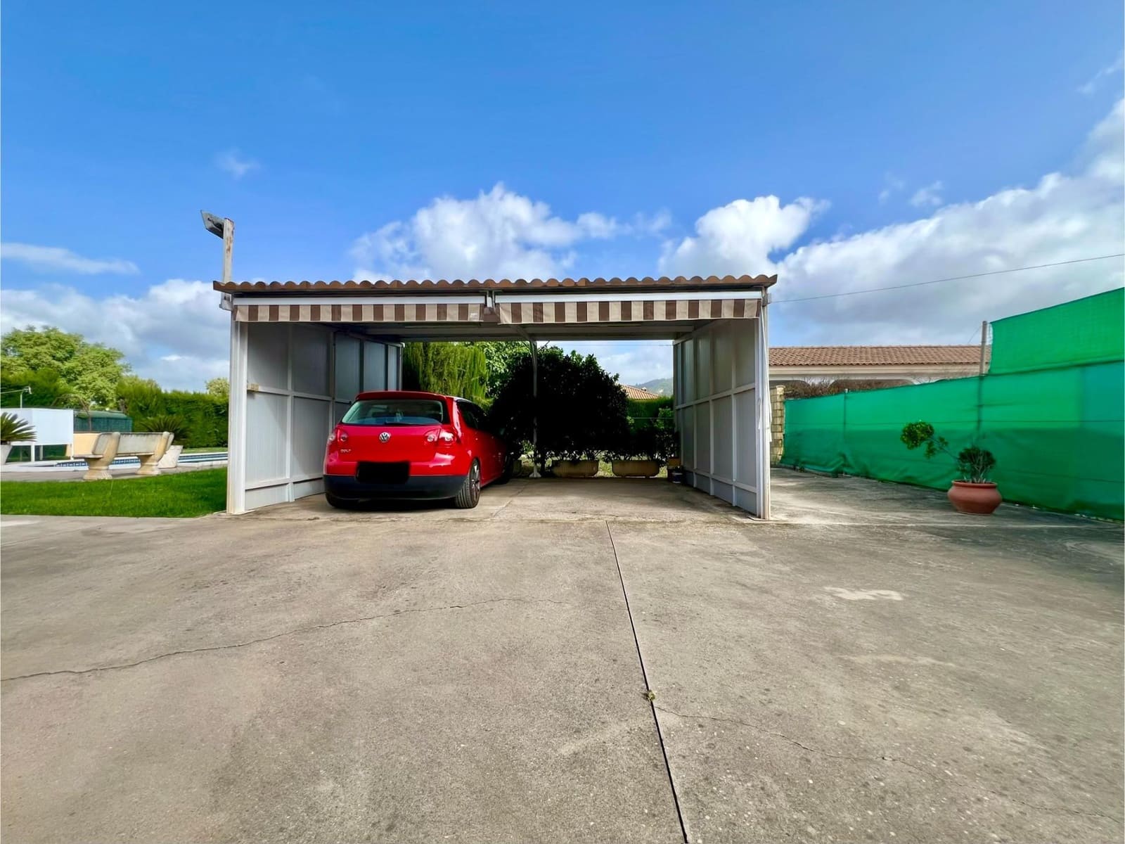 4 soveværelse Villa til salg i El Higueron med swimmingpool garage - € 230.000 (Ref: 9820608)