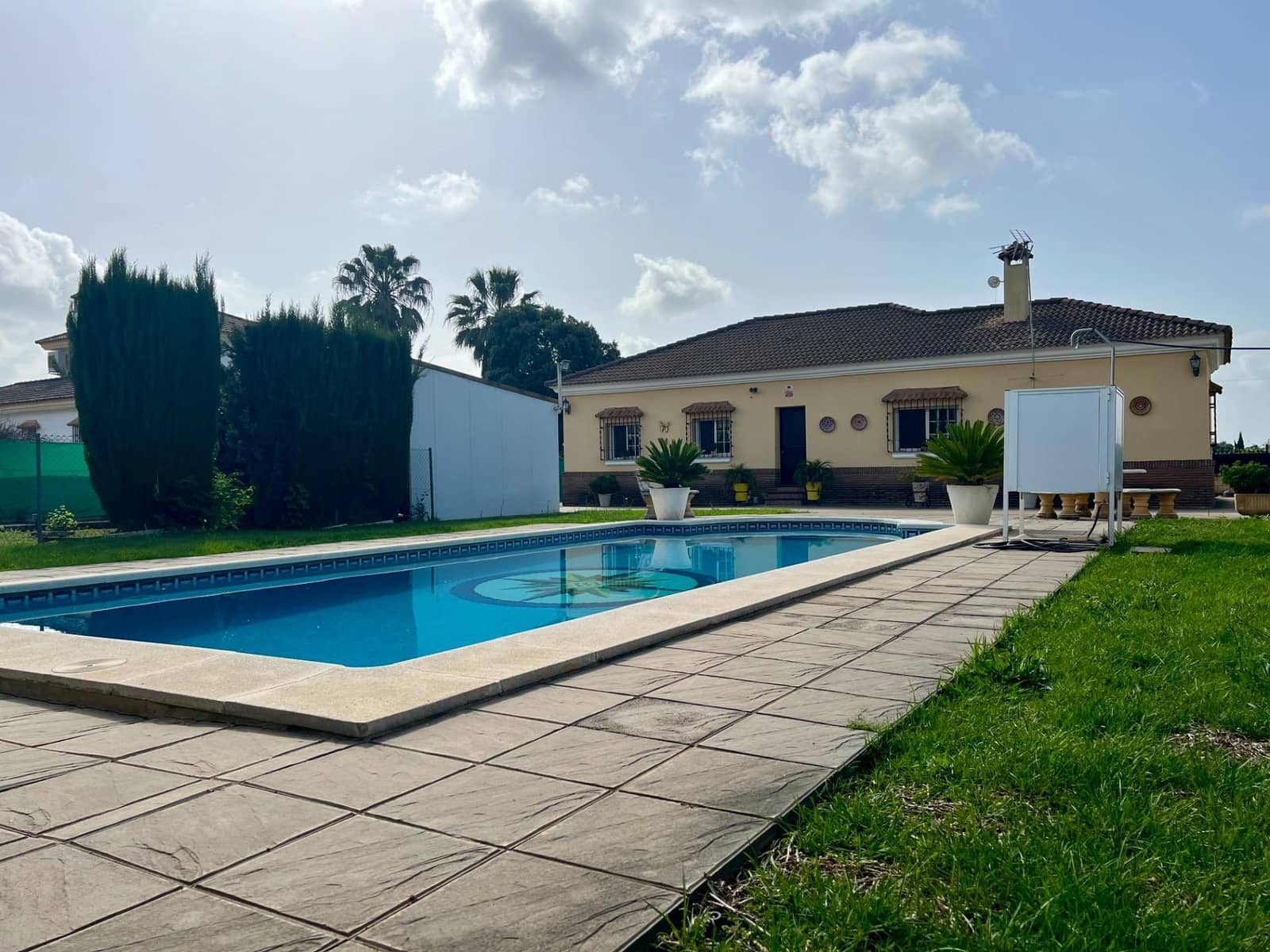 4 soveværelse Villa til salg i El Higueron med swimmingpool garage - € 230.000 (Ref: 9820608)
