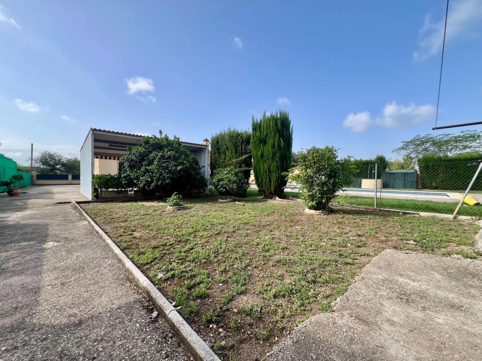 4 soveværelse Villa til salg i El Higueron med swimmingpool garage - € 230.000 (Ref: 9820608)