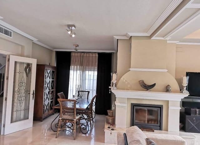 3 soveværelse Villa til salg i Córdoba by med swimmingpool garage - € 443.900 (Ref: 9823001)