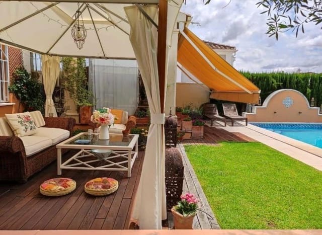 3 soveværelse Villa til salg i Córdoba by med swimmingpool garage - € 443.900 (Ref: 9823001)