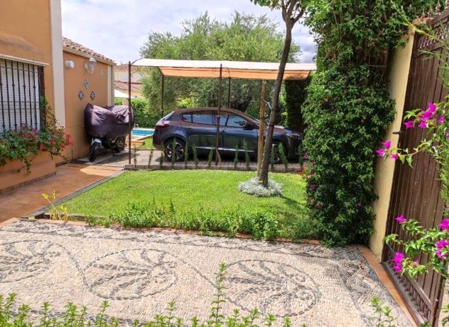 3 soveværelse Villa til salg i Cordoba by med swimmingpool garage - € 443.900 (Ref: 9823001)