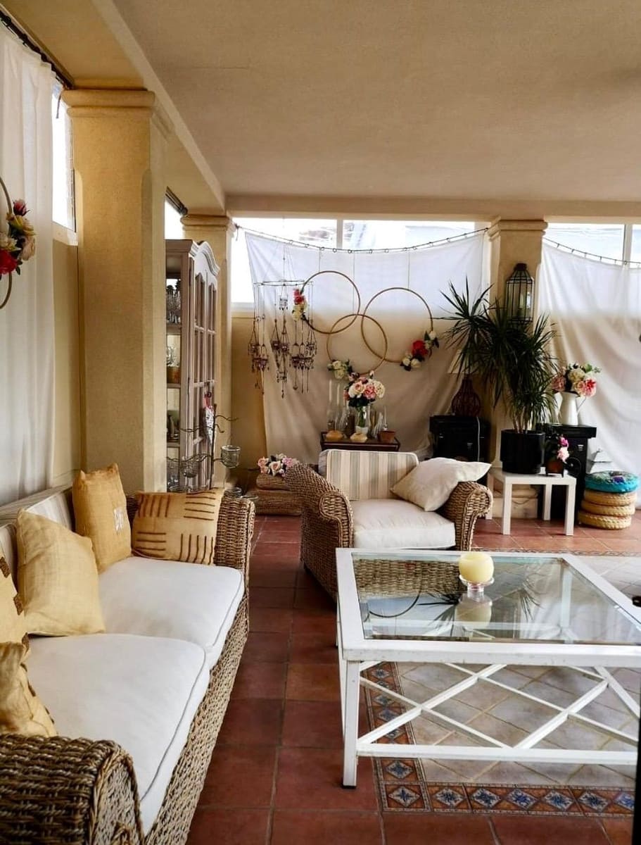 3 soveværelse Villa til salg i Cordoba by med swimmingpool garage - € 443.900 (Ref: 9823001)
