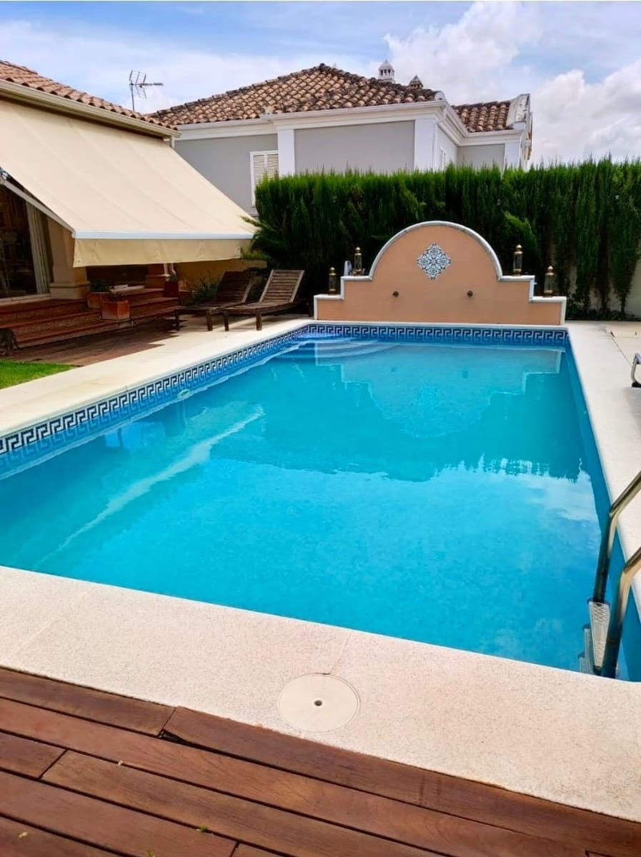 3 soveværelse Villa til salg i Cordoba by med swimmingpool garage - € 443.900 (Ref: 9823001)