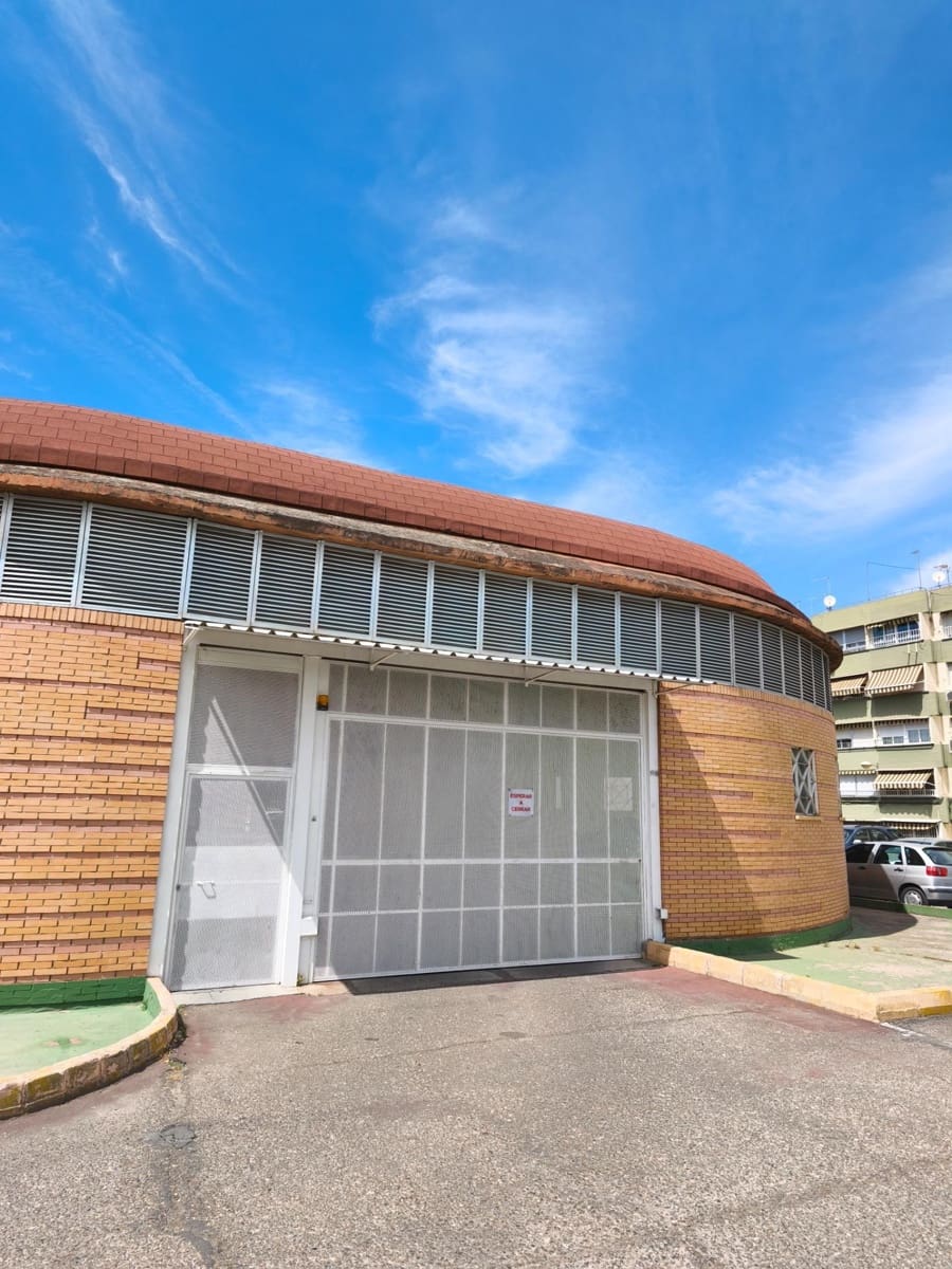 Garage til salg i Cordoba by - € 13.000 (Ref: 9823003)