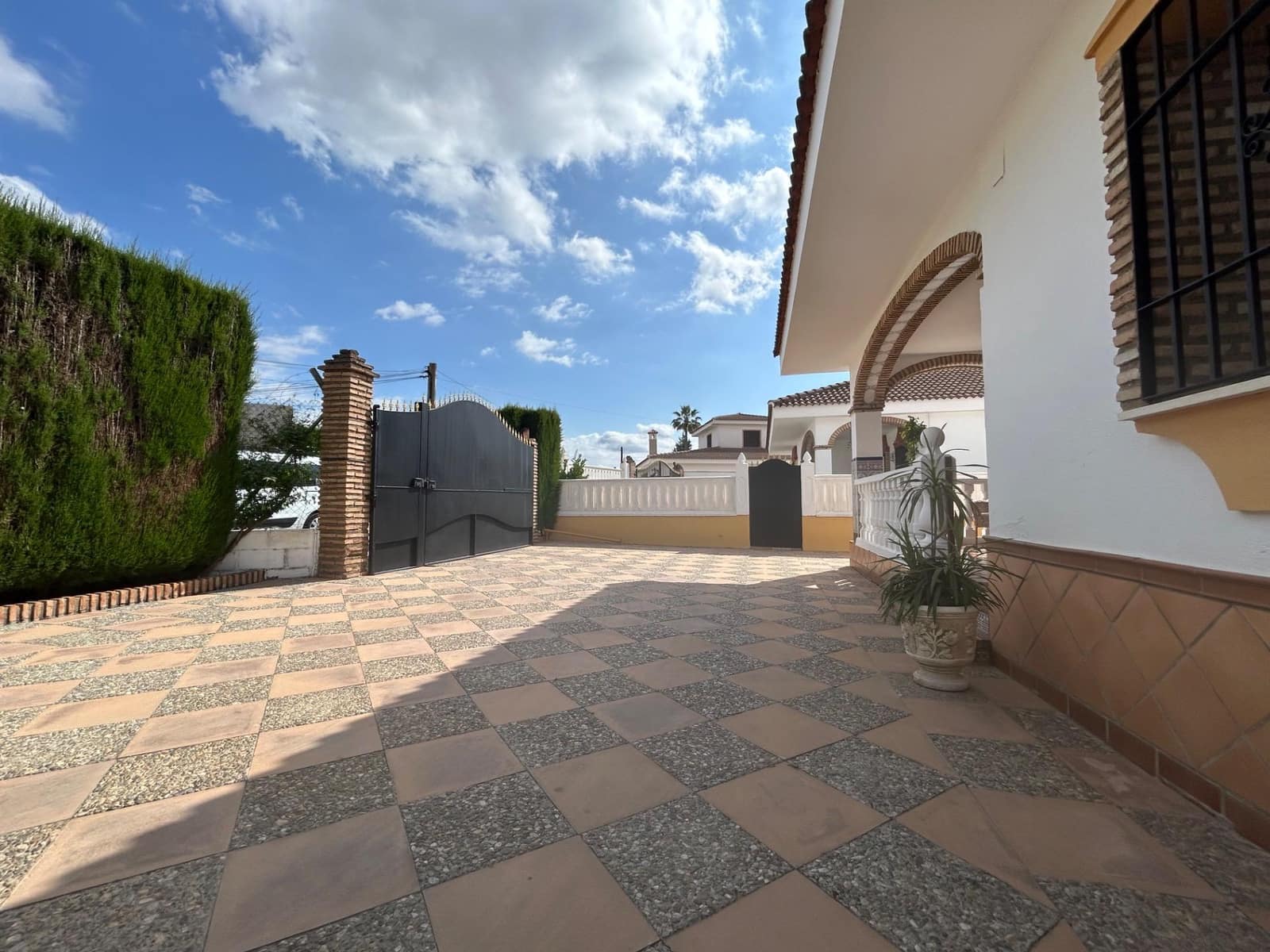 4 soveværelse Villa til salg i Cordoba by med swimmingpool - € 280.000 (Ref: 9825347)