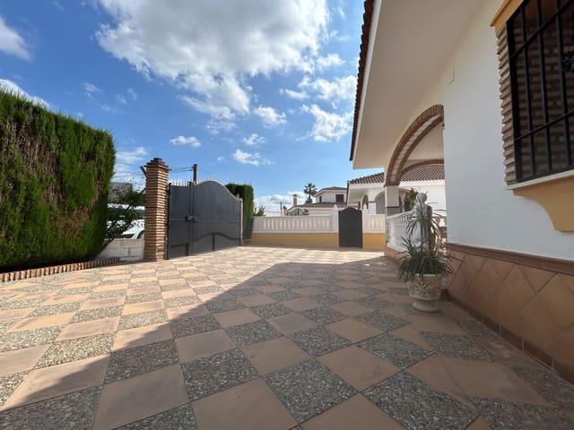 4 soveværelse Villa til salg i Alcolea, Córdoba by med swimmingpool - € 280.000 (Ref: 9825347)