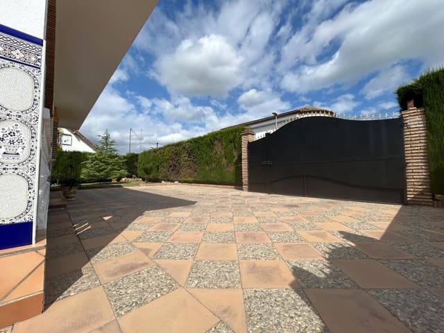 4 soveværelse Villa til salg i Alcolea, Córdoba by med swimmingpool - € 280.000 (Ref: 9825347)