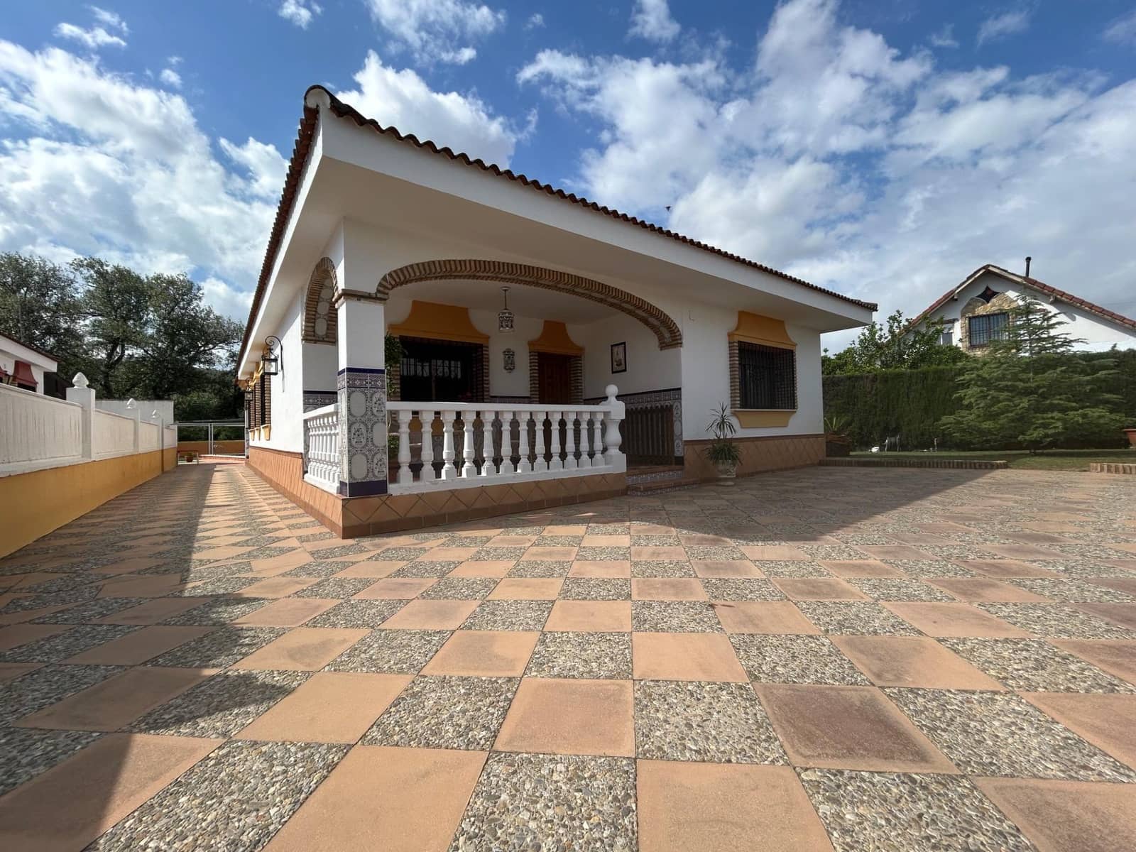 4 soveværelse Villa til salg i Cordoba by med swimmingpool - € 280.000 (Ref: 9825347)