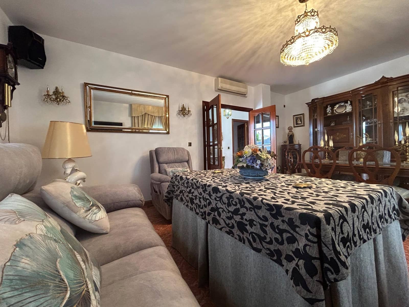 4 soveværelse Villa til salg i Cordoba by med swimmingpool - € 280.000 (Ref: 9825347)