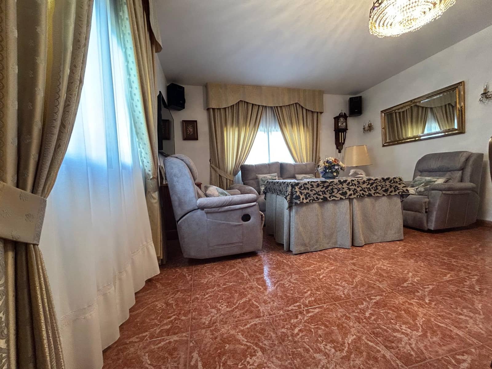 4 soveværelse Villa til salg i Cordoba by med swimmingpool - € 280.000 (Ref: 9825347)
